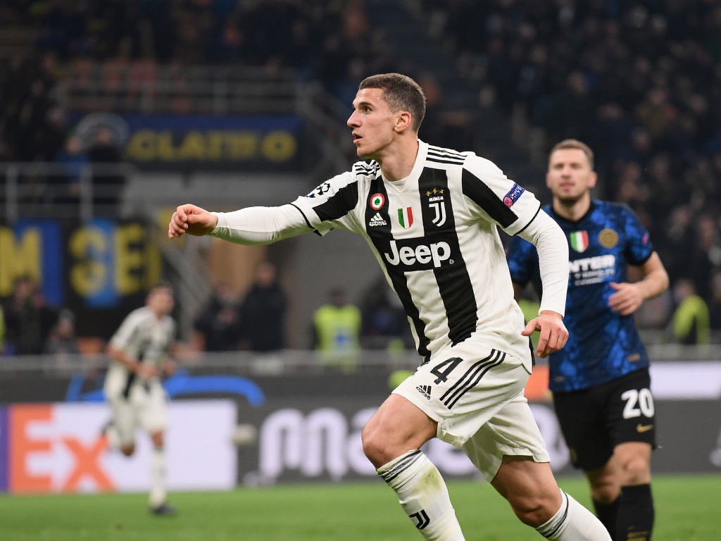 足坛中锋身价排行榜：哈兰德姆巴佩8亿欧元并列第一宝座